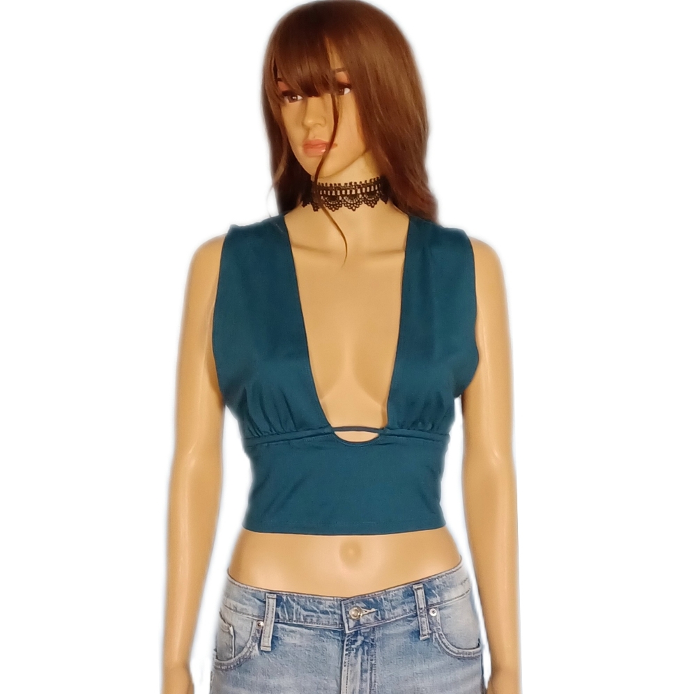 *SOLD*Free People movement M deep v crop tank top - Picture 1 of 11